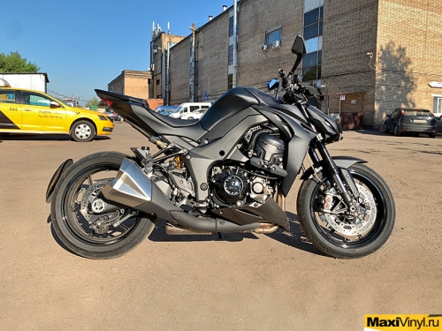 Полная оклейка мотоцикла Kawasaki Z1000R в чёрную текстуру